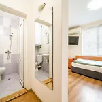 Apartamento & *
